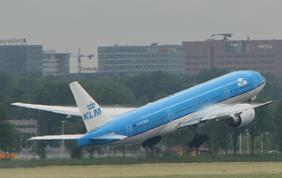 KLM 77W taking off @ AMS